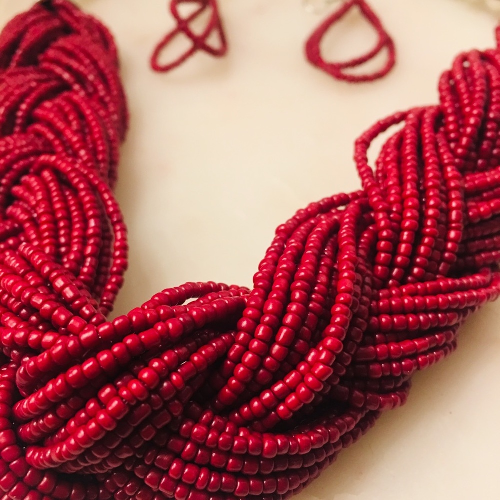 Red braided bead necklace w/ earrings.